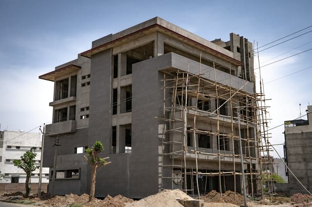 Immeuble en béton en cours de construction